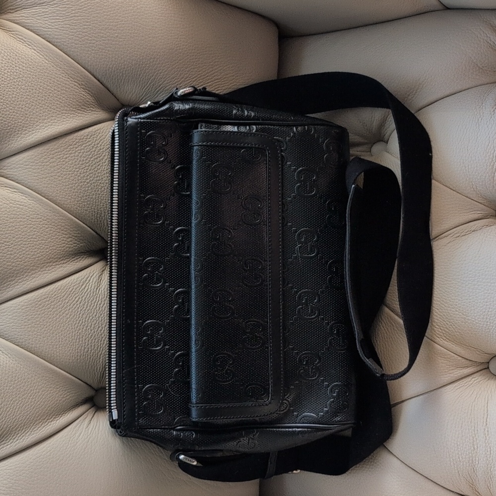 Gucci Black GG Pattern Messenger Bag - Picture 4 of 11